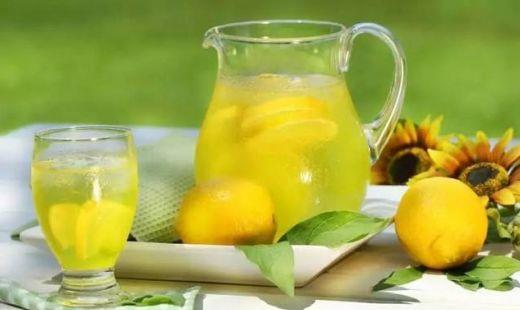 怎么喝柠檬水不伤牙，长期喝柠檬水会腐蚀牙齿吗?